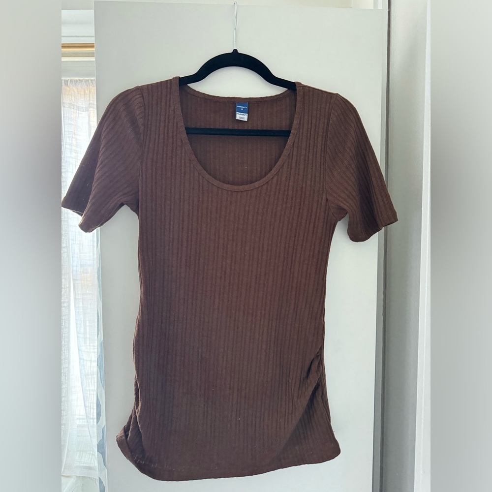 Maternity fitted elbow-sleeve rib knit top
